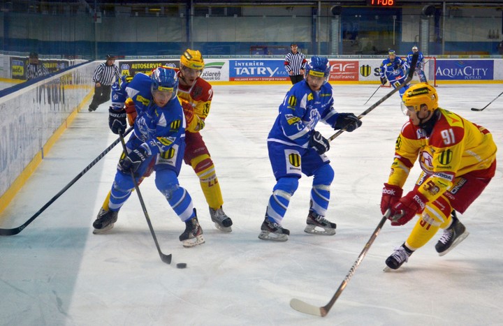 Víťazná rozlúčka so starým rokom. Poprad porazil Duklu hladko 4:0